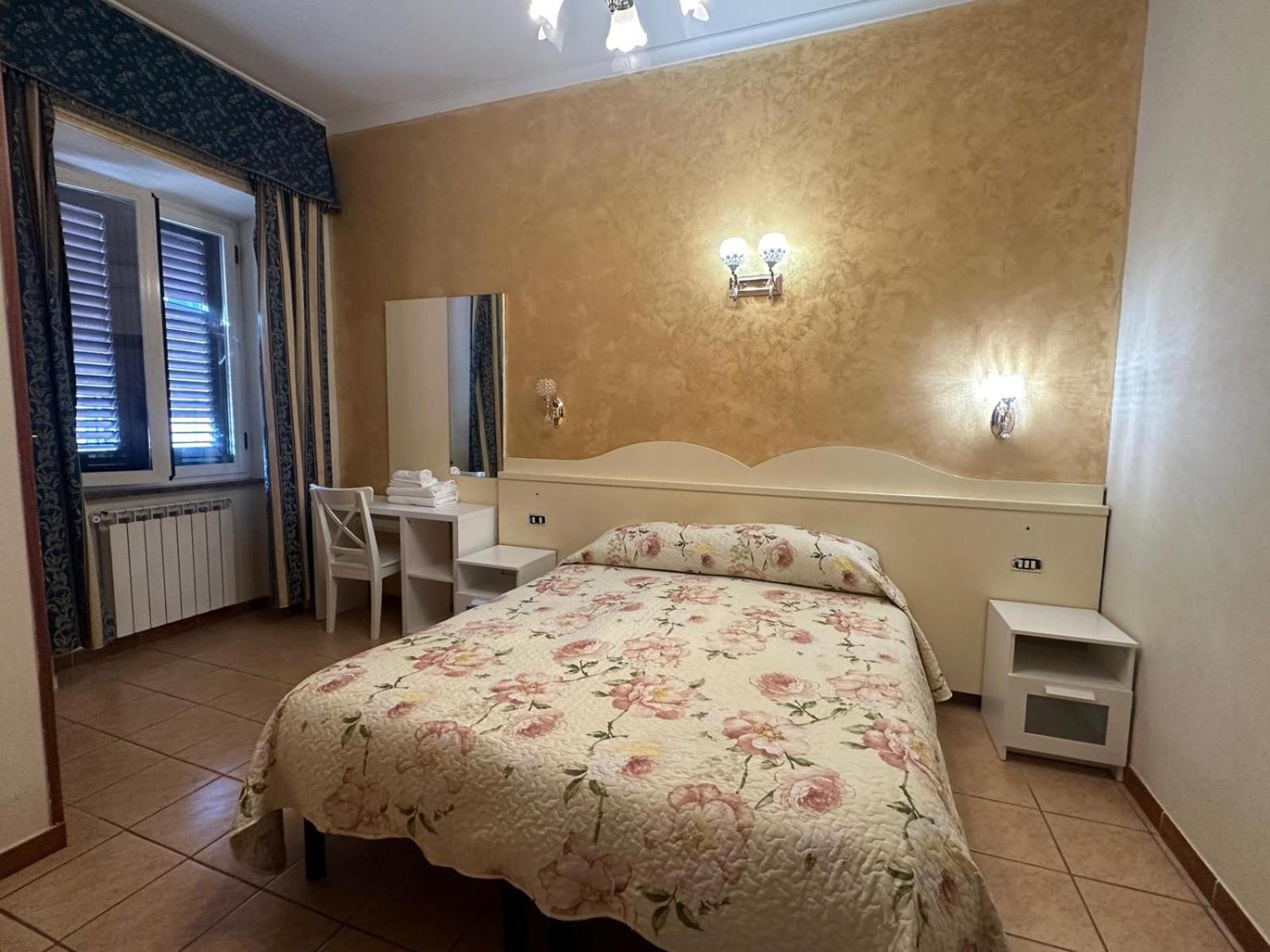 Near Termini Station Hotell Rom Exteriör bild